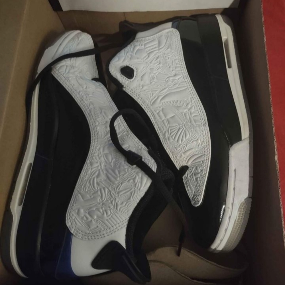 6Y unisex like new shoes